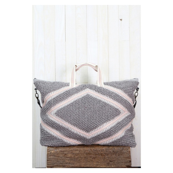 lovestitch Handbags - 🔥LAST ONE!!🔥 Diamond Pattern Weekend Bag